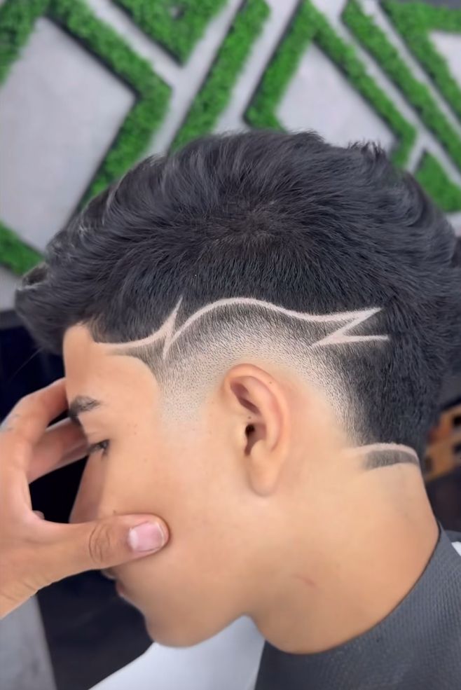 Mullet rizado con líneas laterales