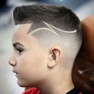 Quiff infantil con línea curva