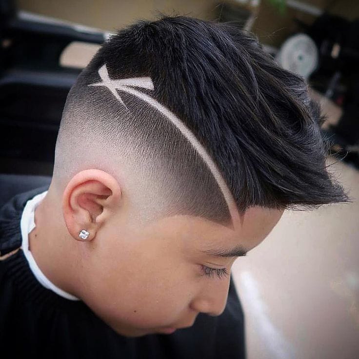 Mullet moderno con línea diagonal