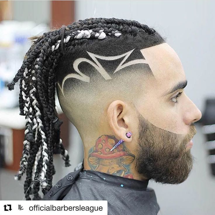 Trenzas largas con diseño freestyle